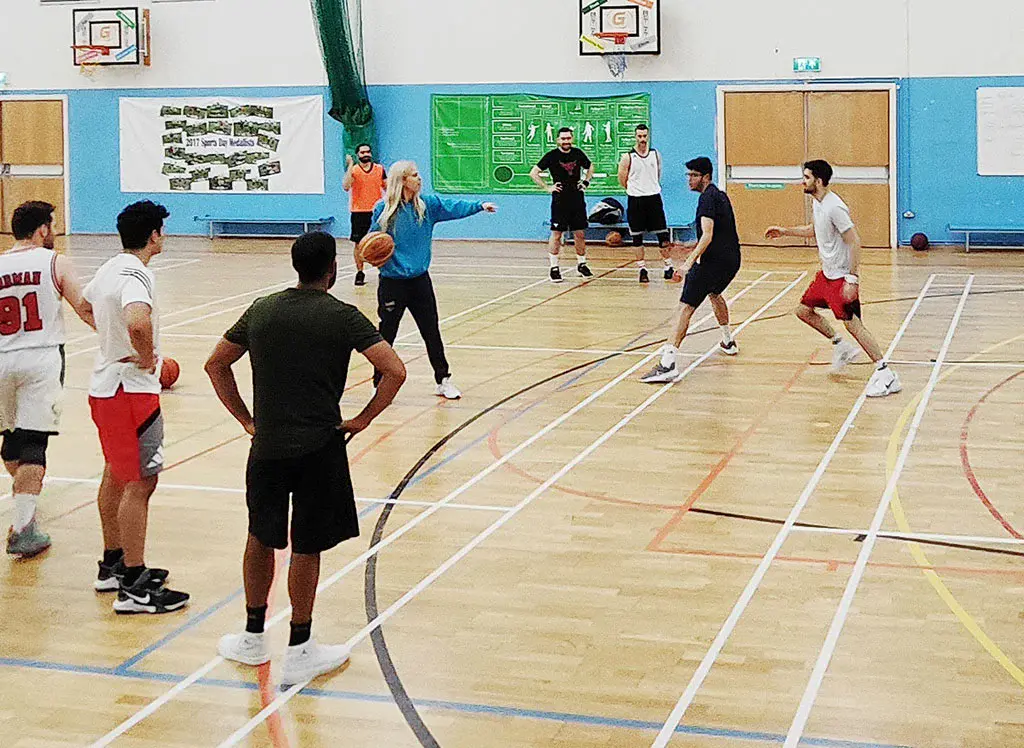 adults basketball coaching training sessions classes course to develop and improve basketball personal and game skills.