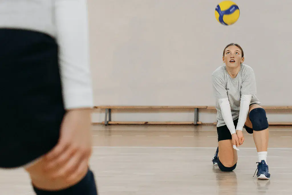 adults volleyball coaching training classes course for beginners to develop and improve skills